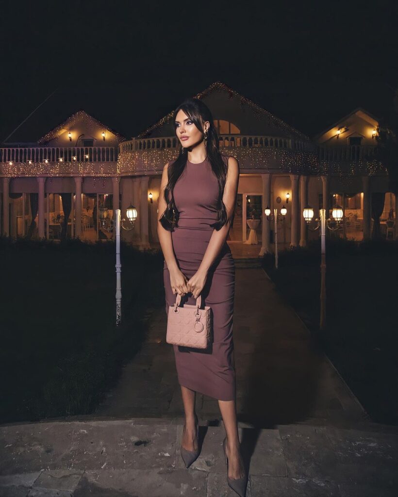 Ezgi Doğan İle Güzellik Merkezi Franchise’ıyla donanımlı bir güzellik merkezi tasarlayarak sektörde öne çıkın.